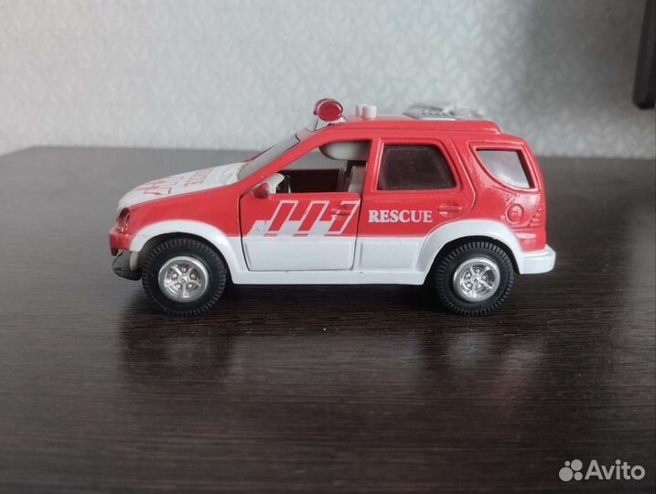 Коллекционная модель машина 1:32