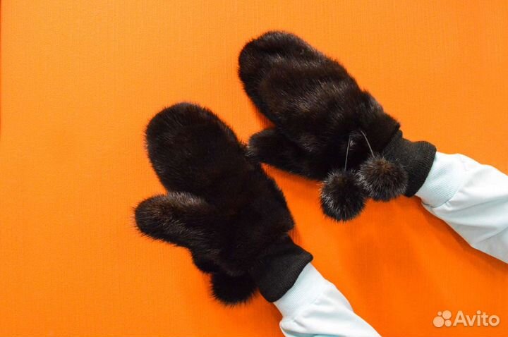 Норковые варежки новые