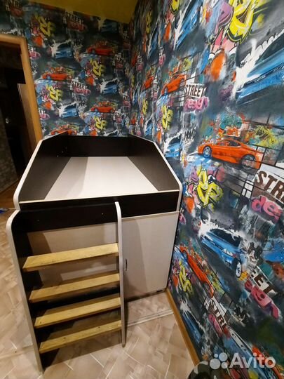 Кровать чердак со столом