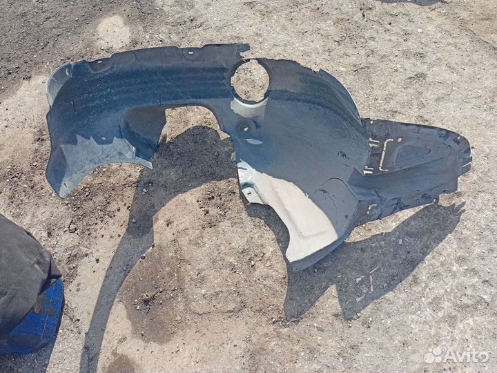 Подкрылок Skoda rapid передний правый