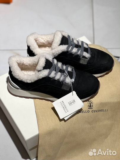 Меховые кроссовки