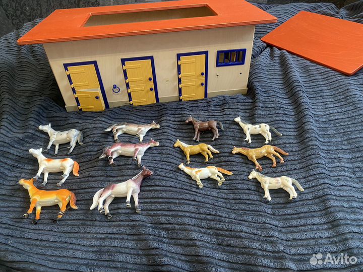Конюшня Schleich и лошади