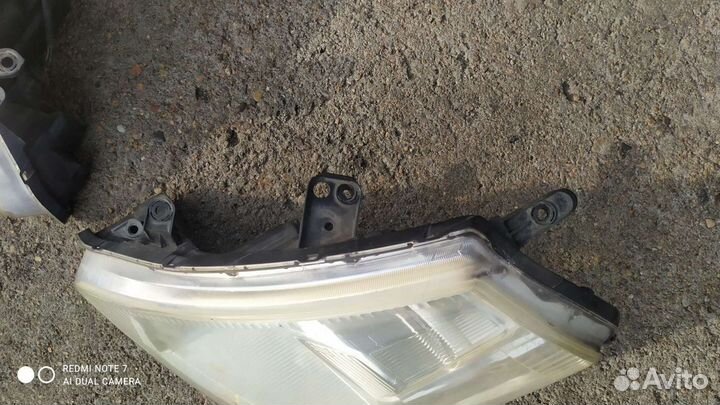 Фары Nissan Tiida