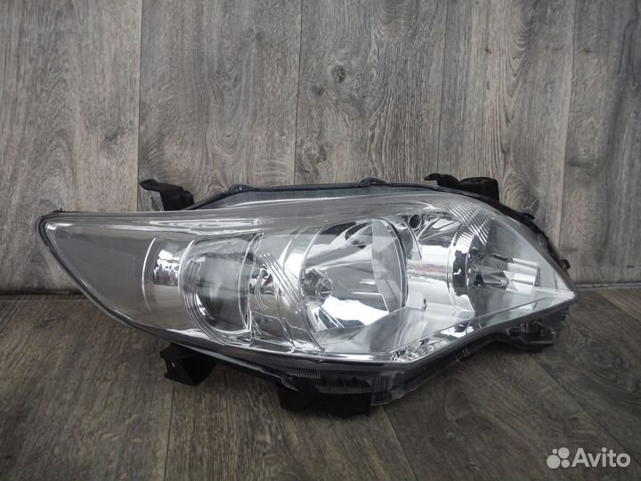 Фара правая Toyota Corolla 150 2011