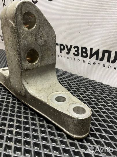 Кронштейн двигателя задний правый Volvo FH4