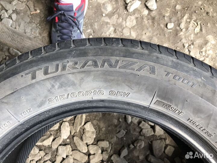 Bridgestone Turanza T001 215/60 R16