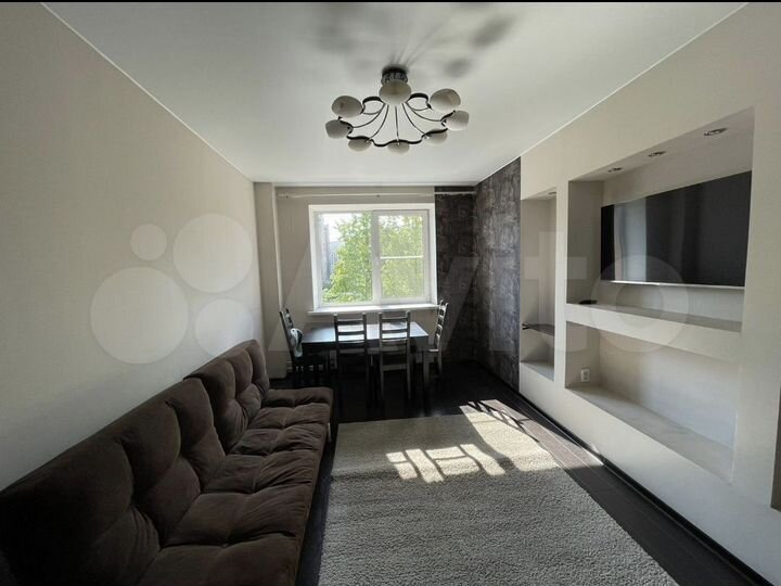 2-к. квартира, 55 м², 2/10 эт.