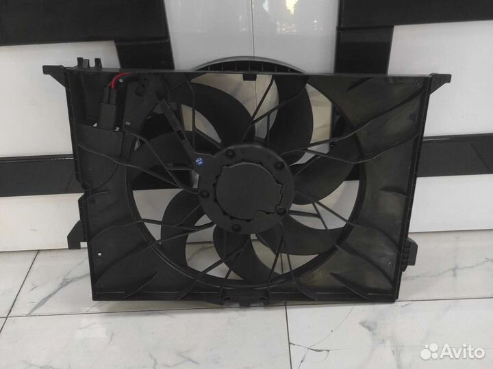 Вентилятор охлаждения двигателя Mercedes W221