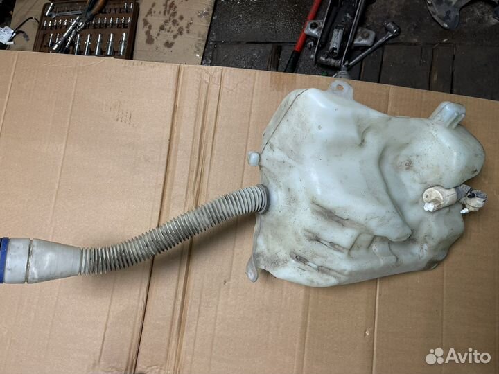 Бочёк омывателя Ситроен С4 b7