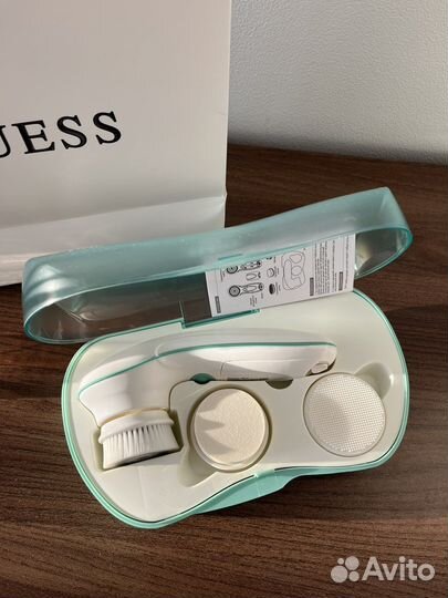 Щетка для чистки лица