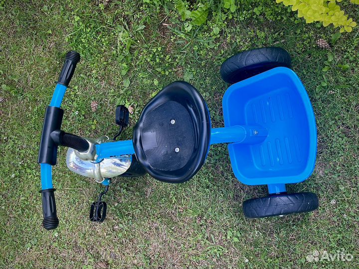 Трехколесный велосипед синий