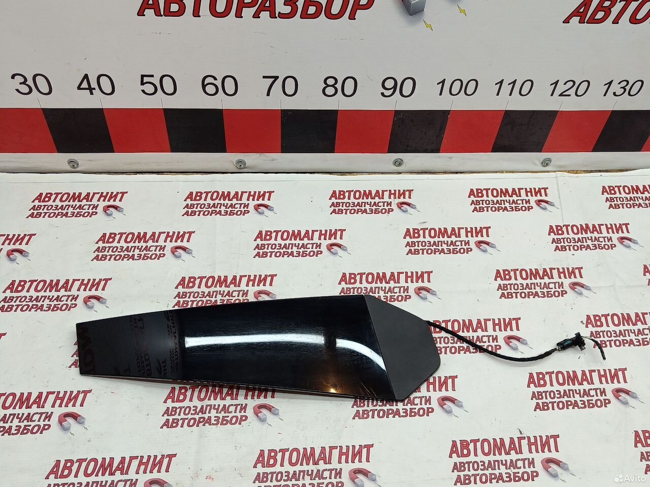 Накладка центральной стойки левая Zeekr 001