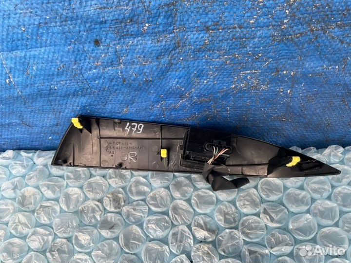 Накладка торпедо правая Toyota Sienna XL20 3.3 L