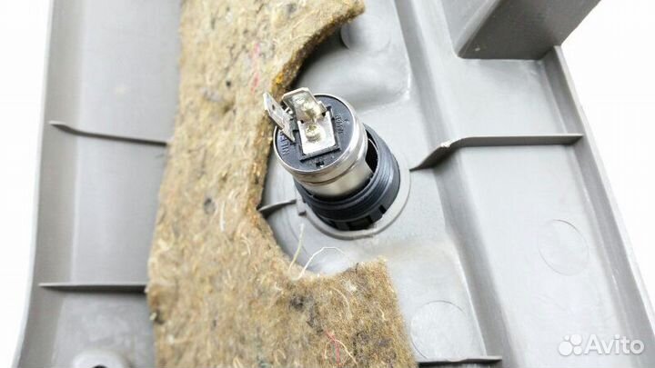 Обшивка багажника задняя правая Nissan R'nessa N30