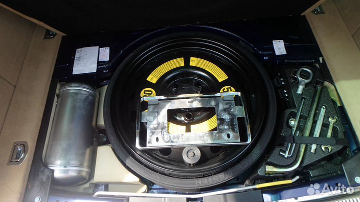 VW Touareg продается по запчастям (дорестайлинг)