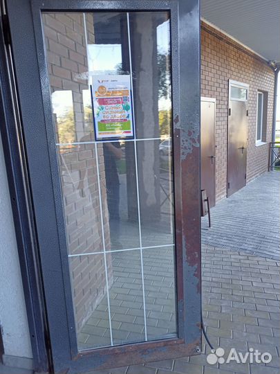 Дверь входная металлическая со стеклом