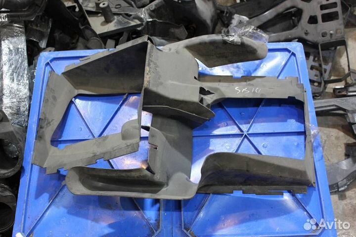 Воздуховод интеркуллера Audi Q7 (2005-2009)