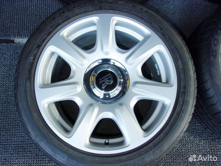 Оригинальные колеса на Rolls-Royce