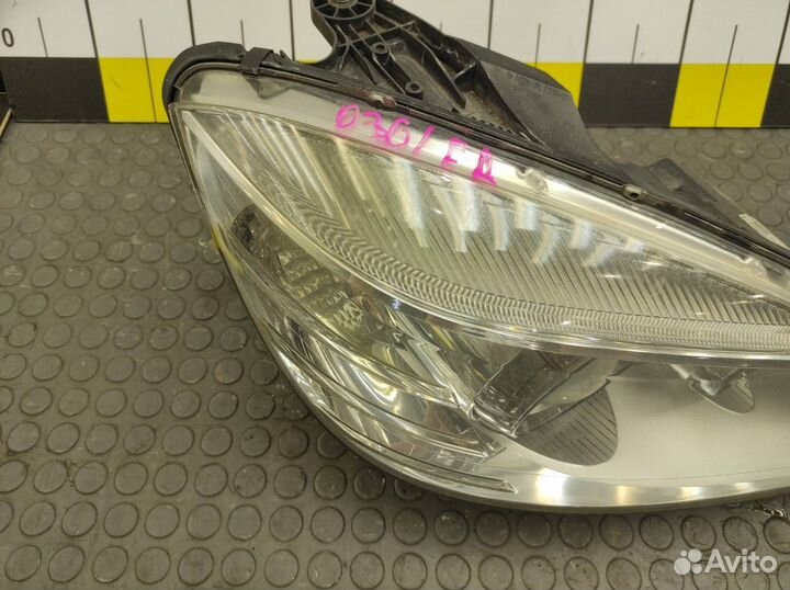Фара правая Mercedes-Benz C-Class