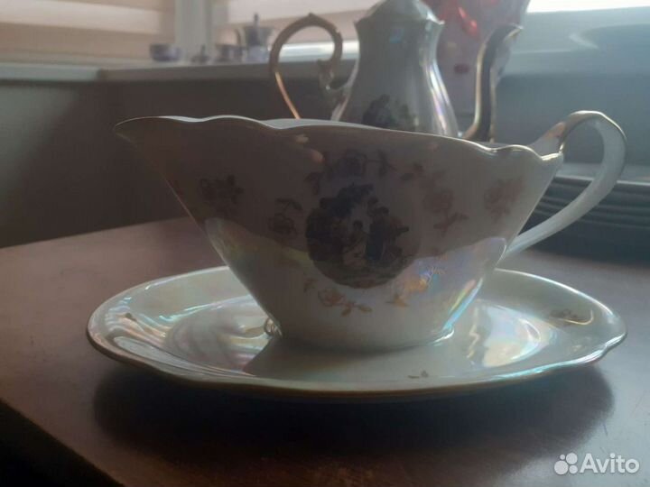 Тарелки и др предметы сервизов