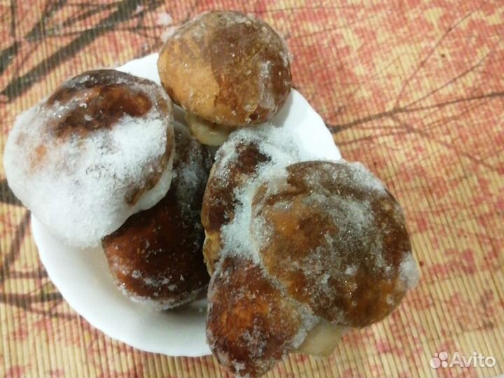 Грибы в разном виде, помидоры, закуски, разносолы