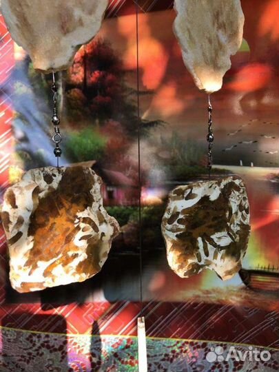 Мобиль из окаменелых обитателей морского дна