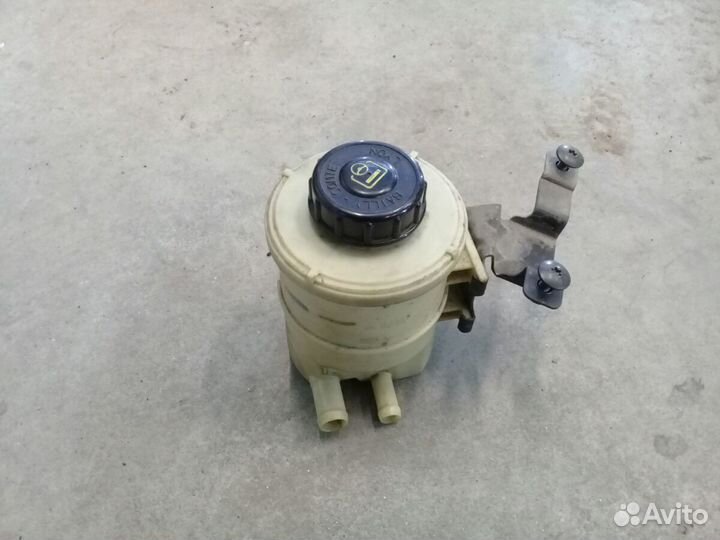 Бачок гура Nissan Almera G 15