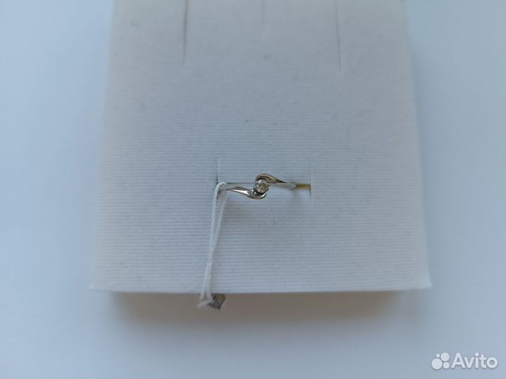 Кольцо 585 1,58 гр,брил.16р,бел.зол.(599)