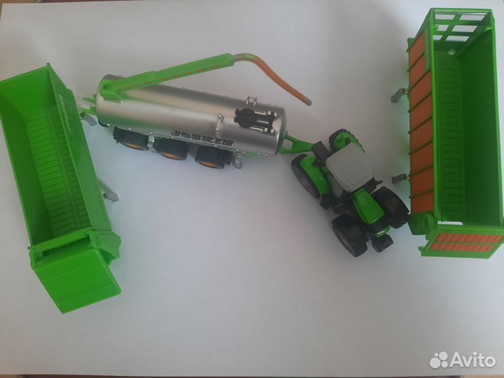 Трактор с различными прицепами к нему