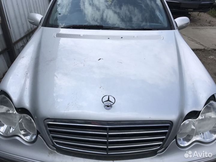 Мерседес 203 капот