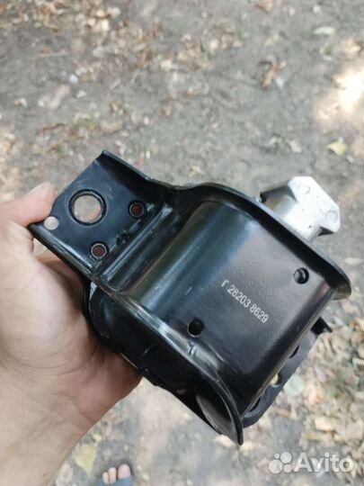 Опора двигателя правая nissan