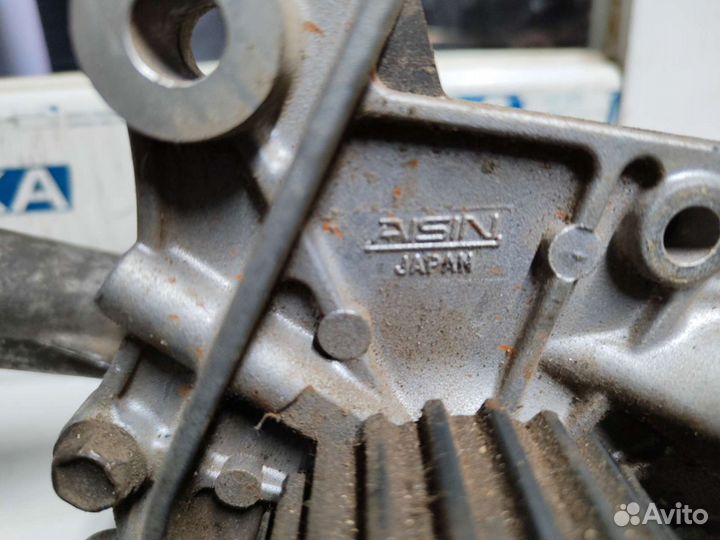 Помпа toyota vista 1993год с термостатом