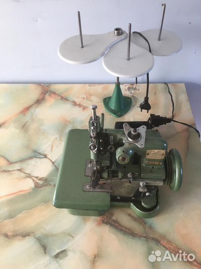 Оверлок для швейной машины со столом