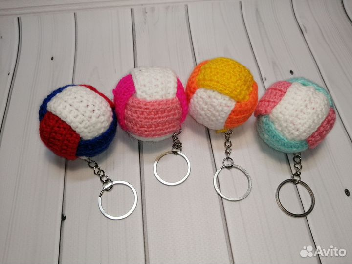 Вязаный мячик, брелок
