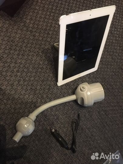 Автомоб.держатель Viks VST-CH100W для планшета