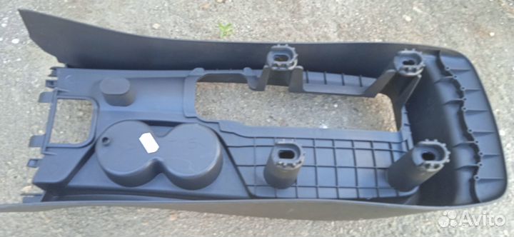 Полка средней консоли рено Сценик 3