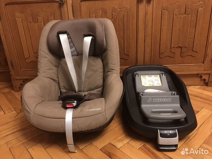 Автомобильное кресло. Детское. Maxi Cosi. + База