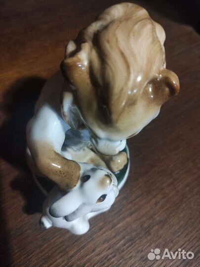 Фарфоровая статуэтка 