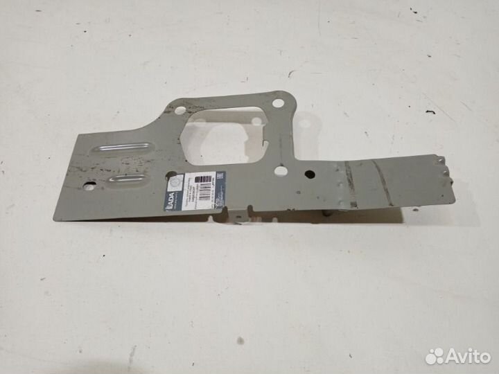 Рамка радиатора передняя левая LADA Vesta 2015