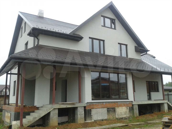 Дом 512 м² на участке 9,3 сот.