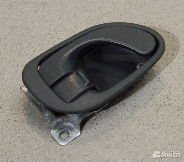 Ручка двери передней правой внутр. Mitsubishi Gala