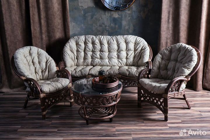 Комплект мебели из ротанга с трехместным диваном