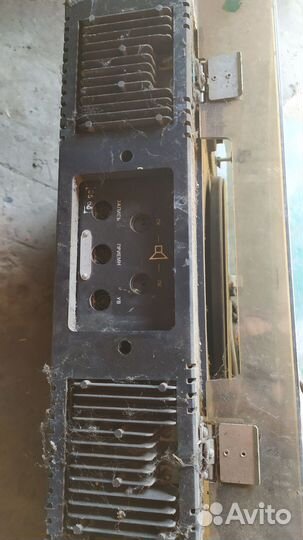 Виниловый проигрыватель сломанный