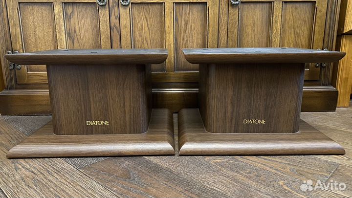 Diatone подиумы (стойки, подставки)