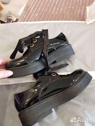 Женские лаковые ботинки