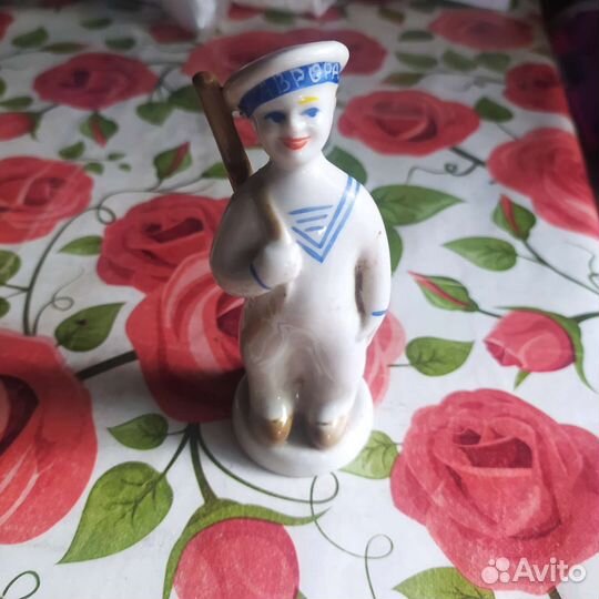 Фарфоровый набор и моряк с Авторы