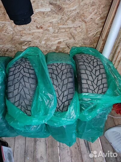 Dunlop SP Winter Ice 01 205/60 R16 96T
