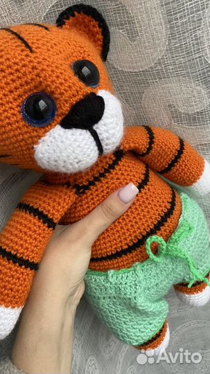 Вязаная игрушка тигренок ручной работы