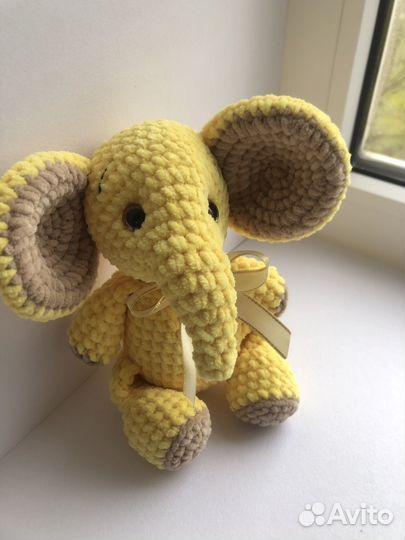Вязаная игрушка Слоник