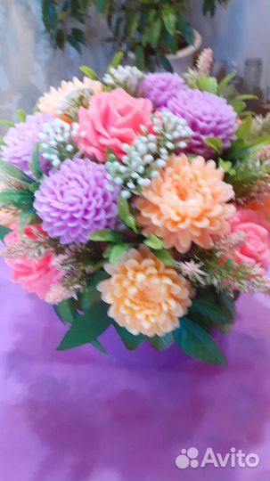 Шляпная коробка с цветами